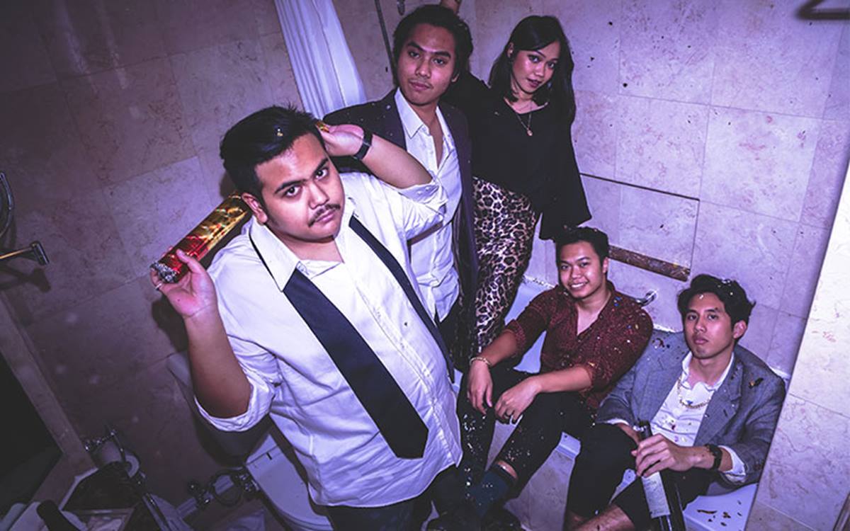 Reality Club, Besar dari Sebuah Kamar